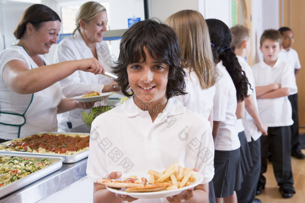 学校食堂的男生