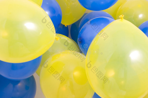 蓝色和黄色气球<strong>背景</strong>