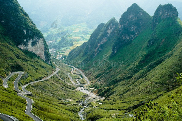 蜿蜒的中国山路