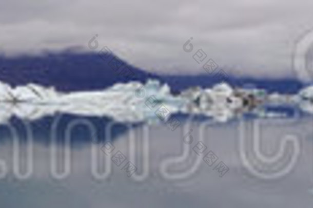 冰川湖全景图