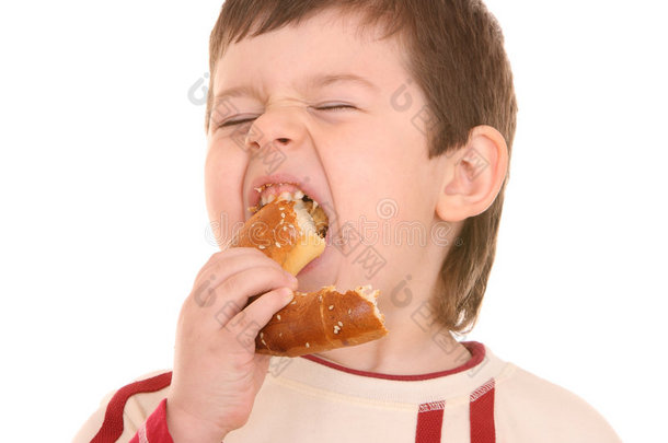 有趣的饮食男孩的肖像。