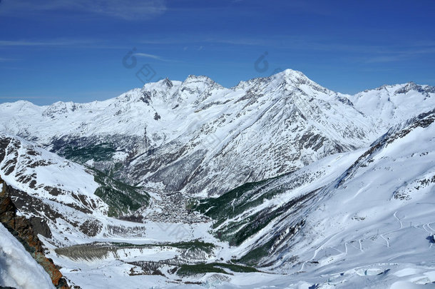 萨亚斯费滑雪度假村