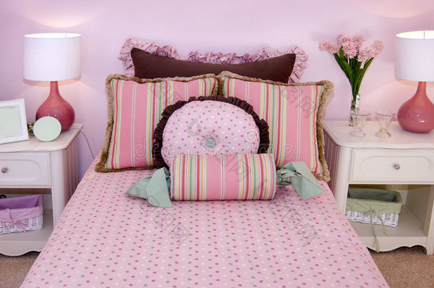 粉色小女孩卧室