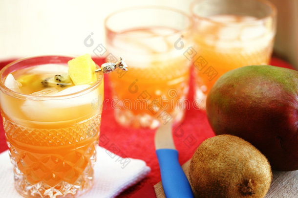 芒果汁鸡尾酒