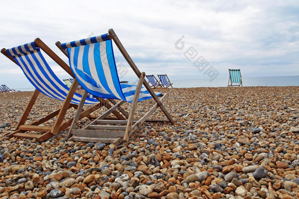 布莱顿海滩上的沙滩椅