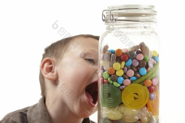 小男孩和甜罐子