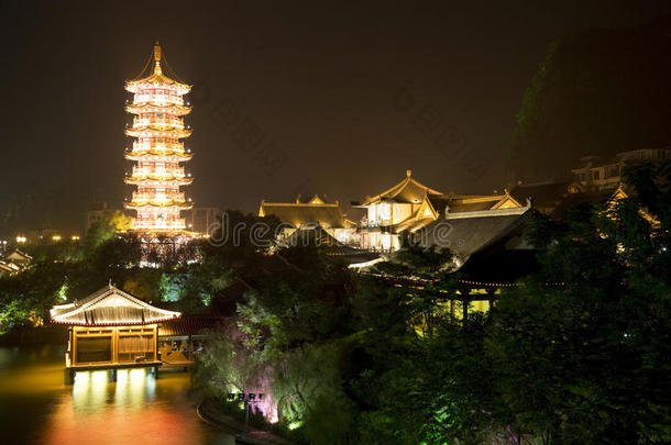 中国桂林慕容湖宝塔与建筑