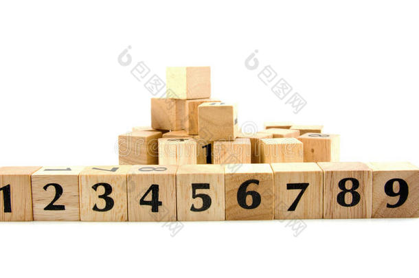 编号为1到9的排木块