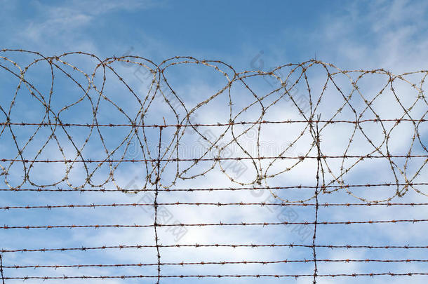 铁丝网监狱或监狱围栏