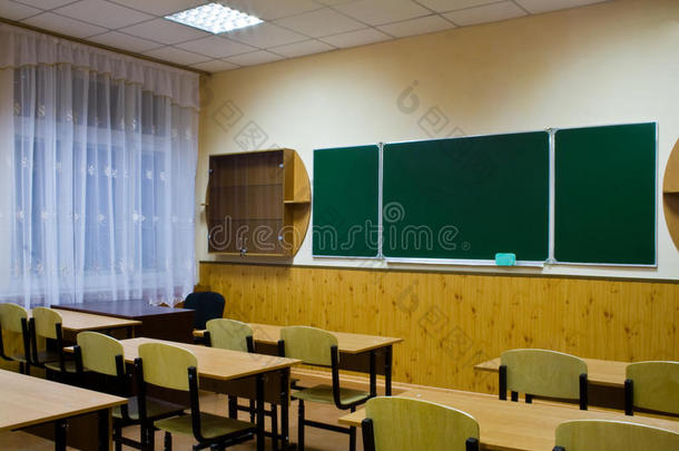 空荡荡的干净的学校房间
