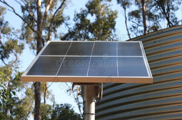 太阳能电池板和水箱
