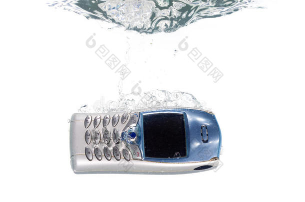 掉进水里的<strong>手机</strong>