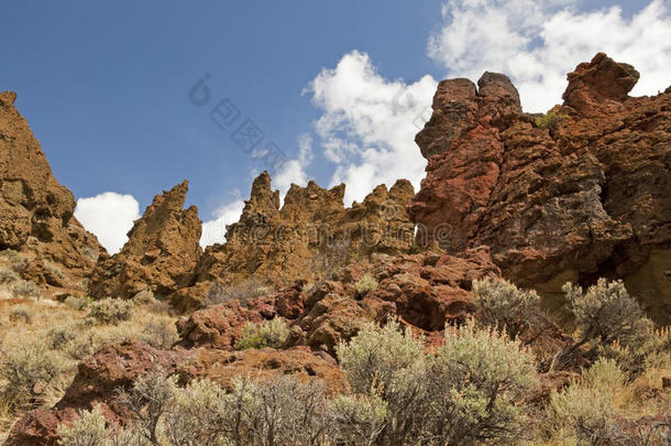 古老的火山形成了这些熔岩