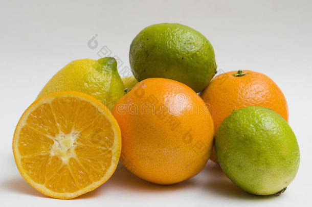成熟的柑橘类水果