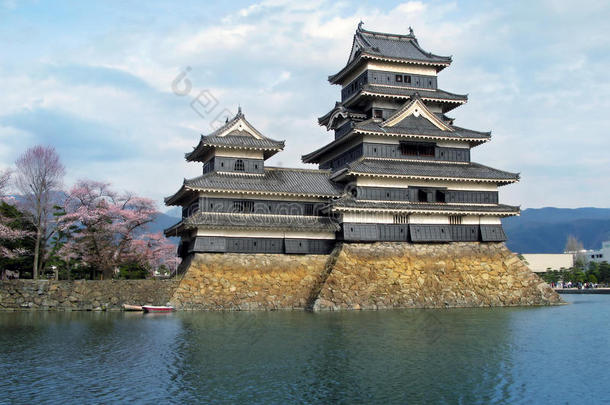 日本松本城堡。