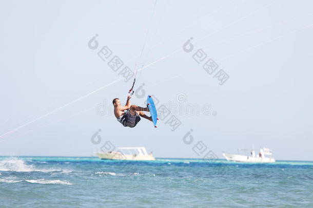 kiteboarder跳跃