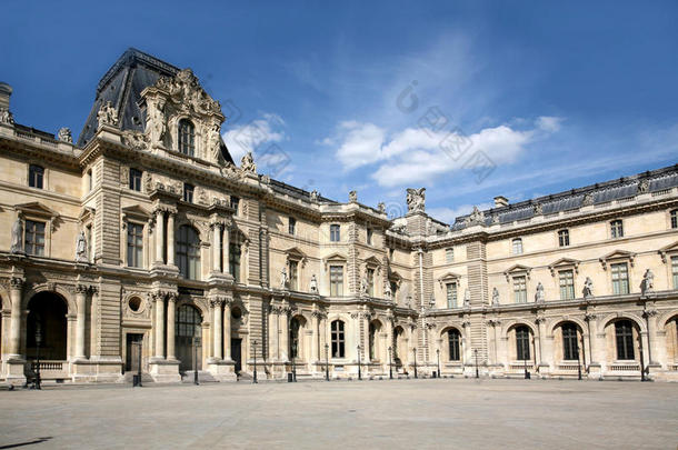 卢浮宫庭院