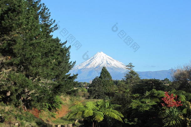 万里无云白天风景山新的