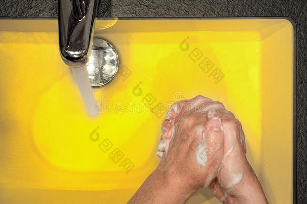 黄色洗手液