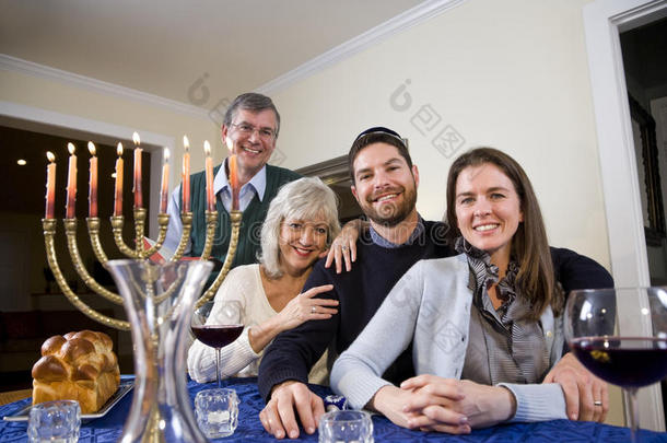 犹太家庭庆祝光明节