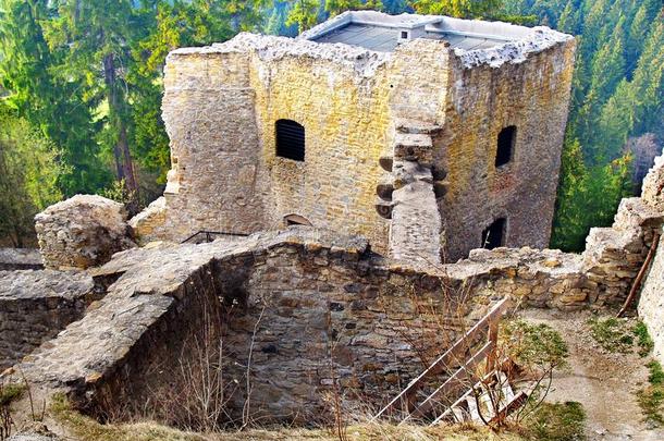斯洛伐克利卡瓦城堡被毁坏的内部