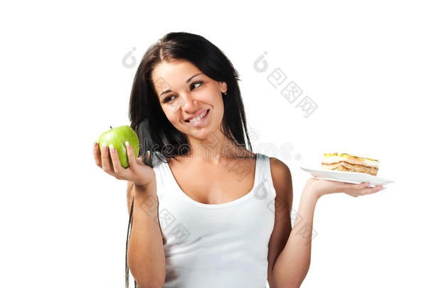 手里拿着水果和蛋糕的酷女孩