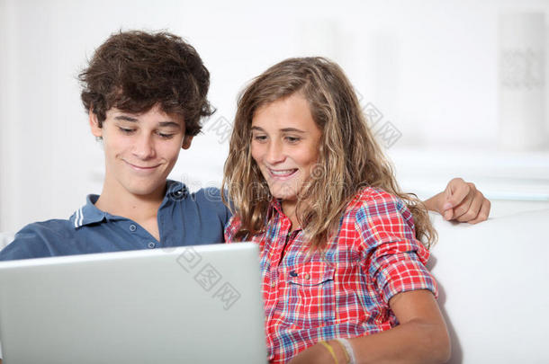 青少年与网络