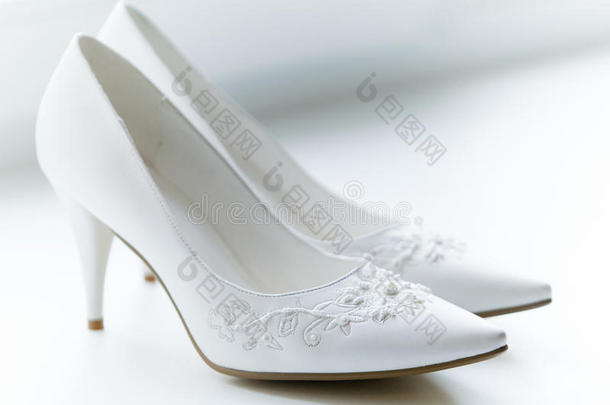 新娘的白鞋子