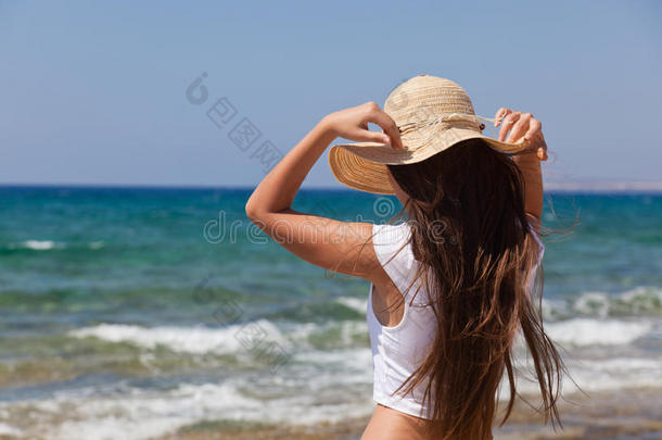 女人在看海