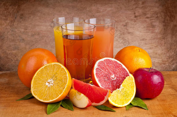 新<strong>鲜果汁</strong>和水果