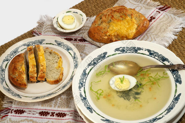 俄罗斯美食：农家面包肉汤