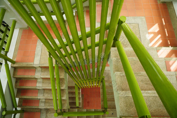 绿色栏杆楼梯