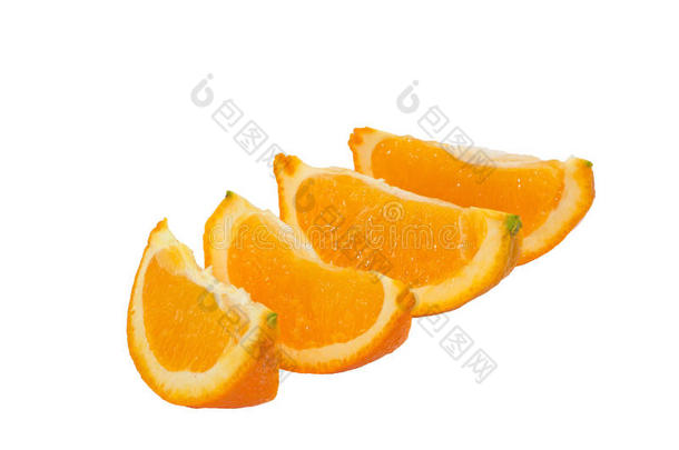 新鲜脐橙切片分离在白色