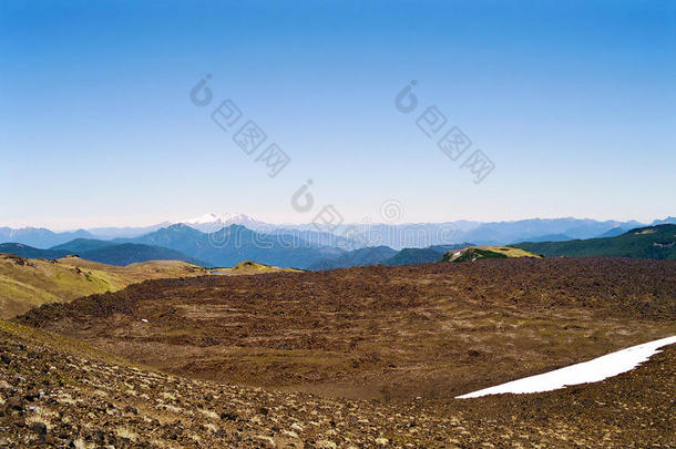 火山熔岩带雪，智利