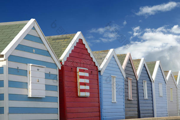 海滩小屋和蓝天