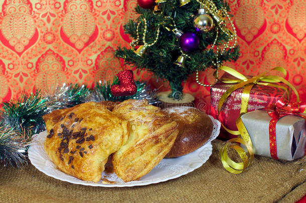 圣诞礼物和装饰树用甜饼店