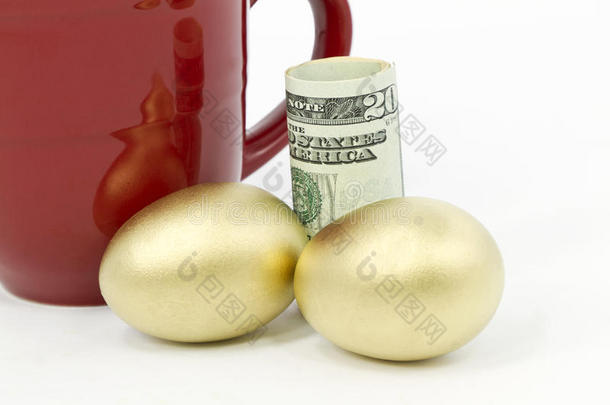 一对金蛋，<strong>一元</strong>钱，一个红杯子