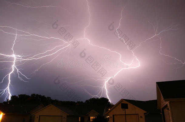 雷击雷暴