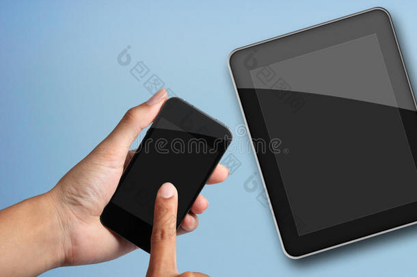 触摸屏连接到智能手机和平板电脑。