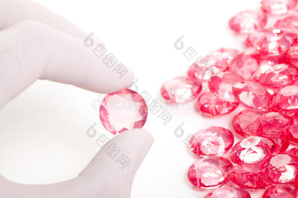 完美的手保持粉红色<strong>水晶钻石</strong>