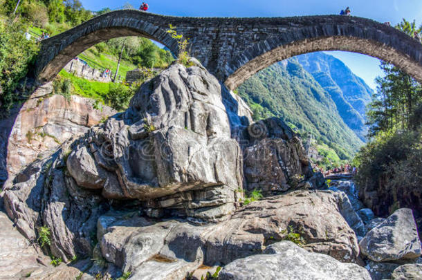 瑞士韦尔扎斯卡河谷萨尔蒂桥