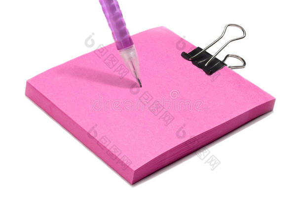 粉色便笺簿，带夹子和粉色笔