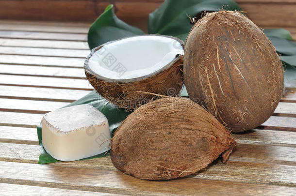 照顾椰子化妆品异国情调的水果