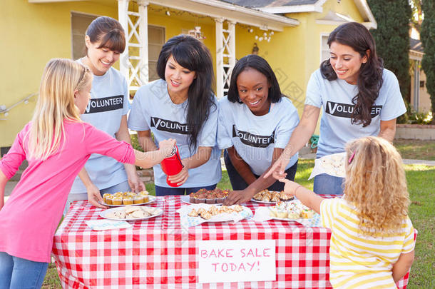 妇女和儿童经营慈善烘焙销售