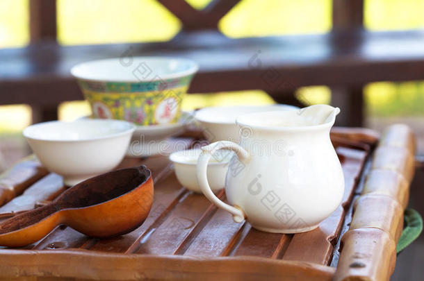 茶几上的中国传统<strong>茶道</strong>配件