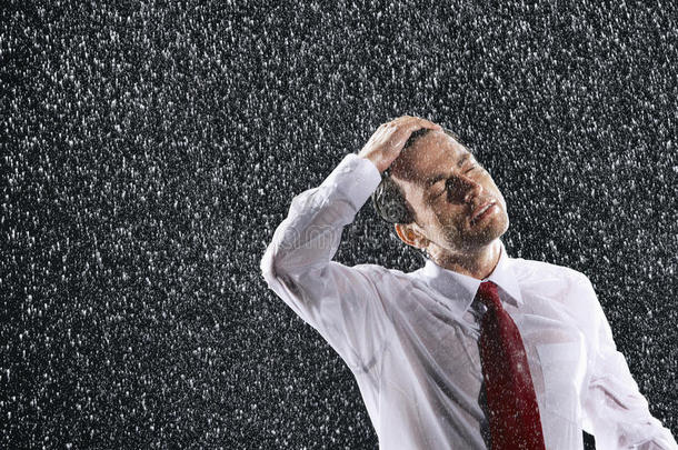 风雨同舟的商人