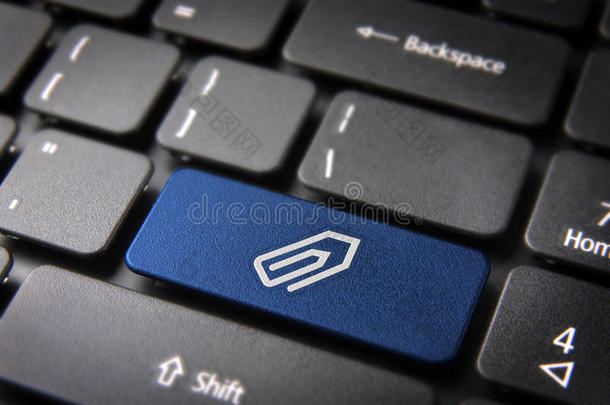 蓝色纸夹键盘键，<strong>商务背景</strong>