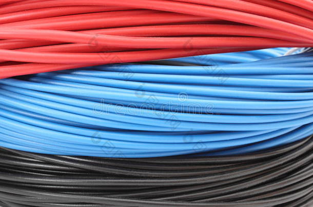 白底<strong>红蓝</strong>黑电缆