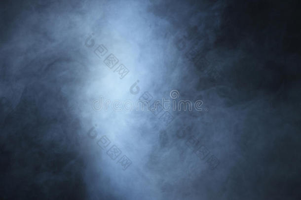 深蓝色烟雾和光线的背景图像