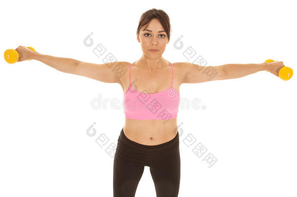健身女装粉色运动胸罩手臂伸直，带重量